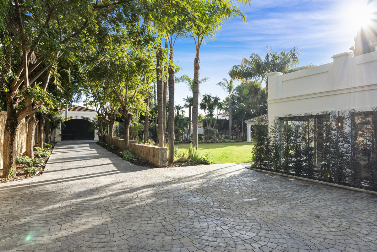 Se vende Villa - Chalet de 5 dormitorios en Costa Del Sol, Málaga, España