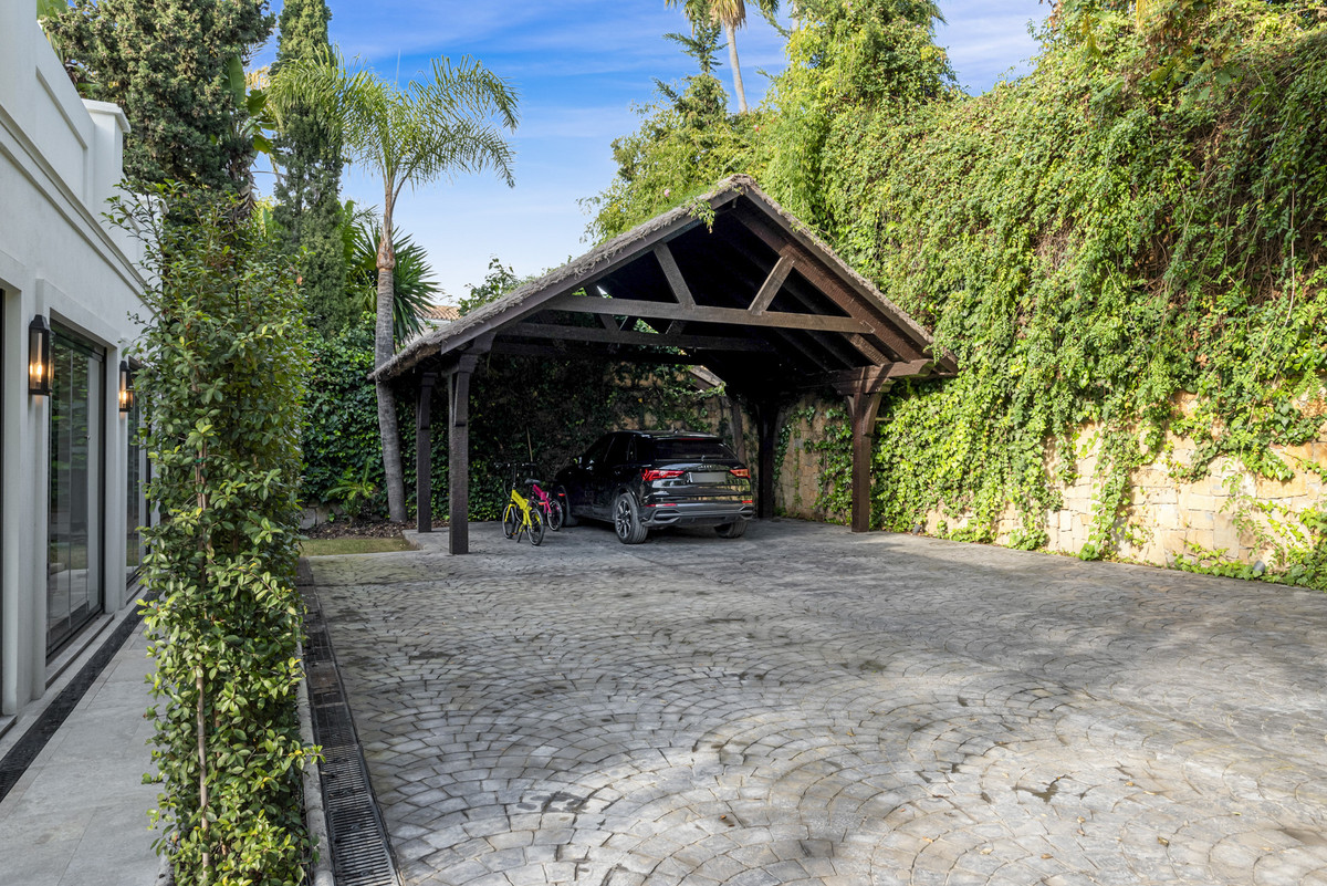 Se vende Villa - Chalet de 5 dormitorios en Costa Del Sol, Málaga, España