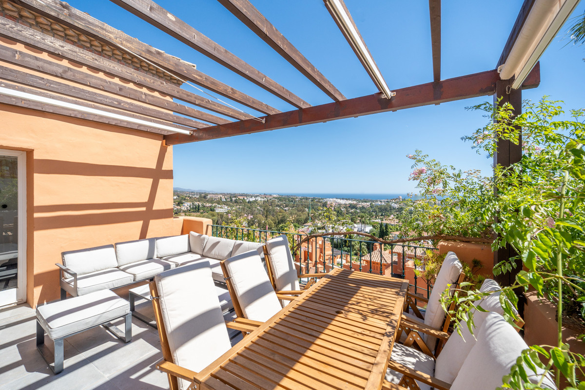 3 Bed Apartment for sale in Nueva Andalucía Costa Del Sol, Málaga, Spain