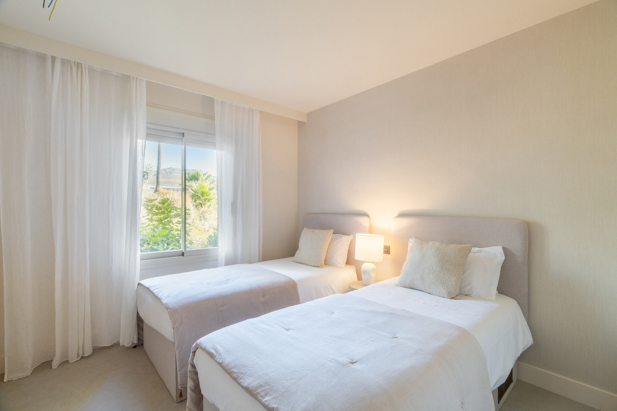 3 Bed Apartment for sale in Nueva Andalucía Costa Del Sol, Málaga, Spain