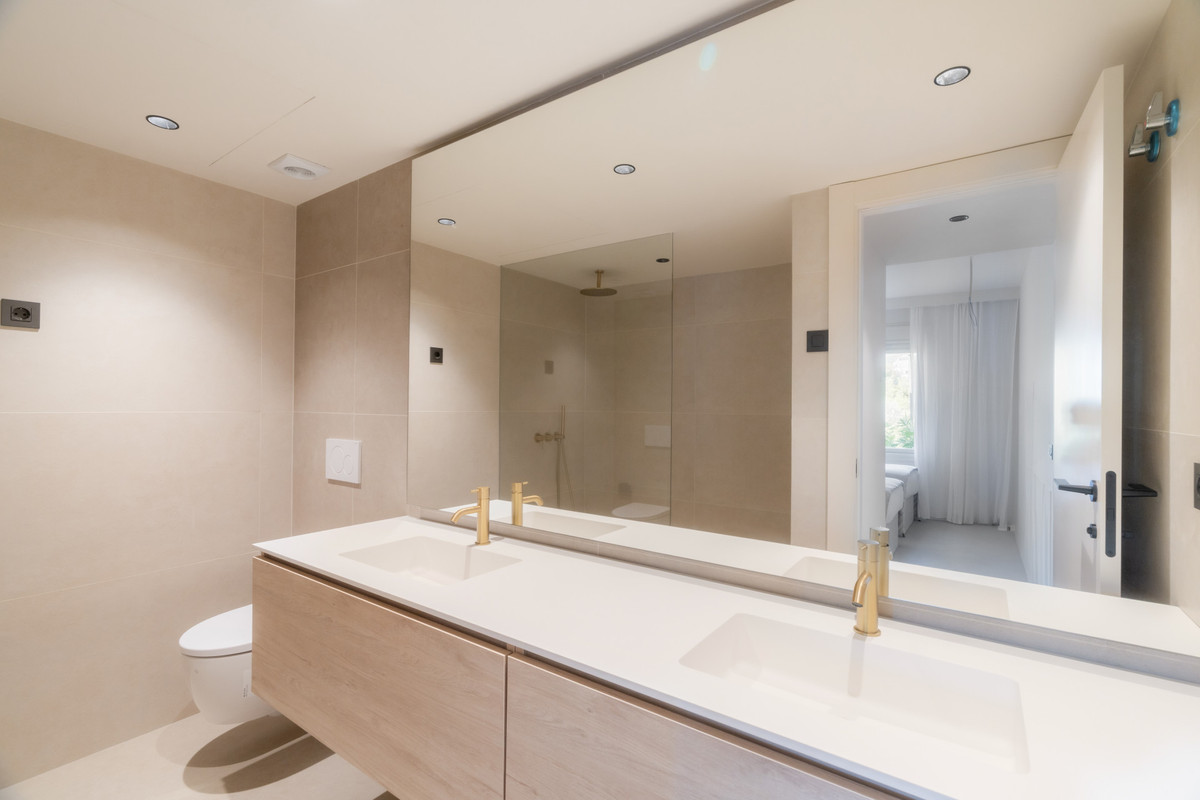 3 Bed Apartment for sale in Nueva Andalucía Costa Del Sol, Málaga, Spain