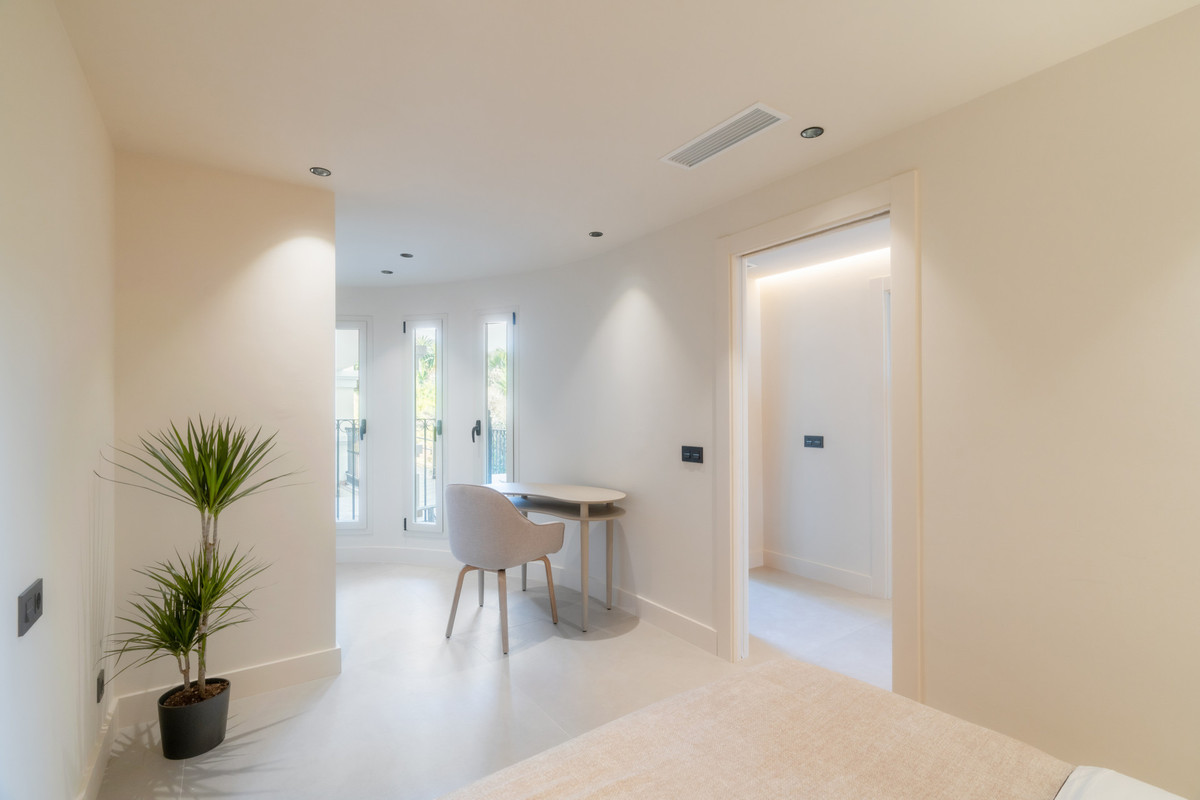 3 Bed Apartment for sale in Nueva Andalucía Costa Del Sol, Málaga, Spain