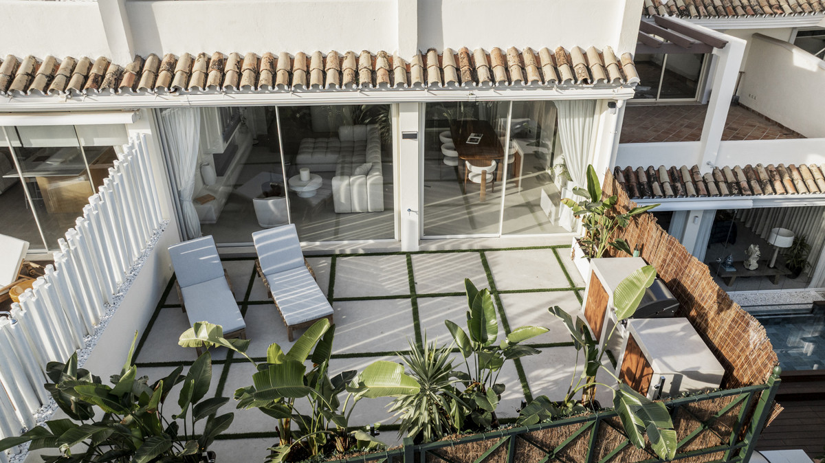 3 Bed Apartment for sale in Nueva Andalucía Costa Del Sol, Málaga, Spain