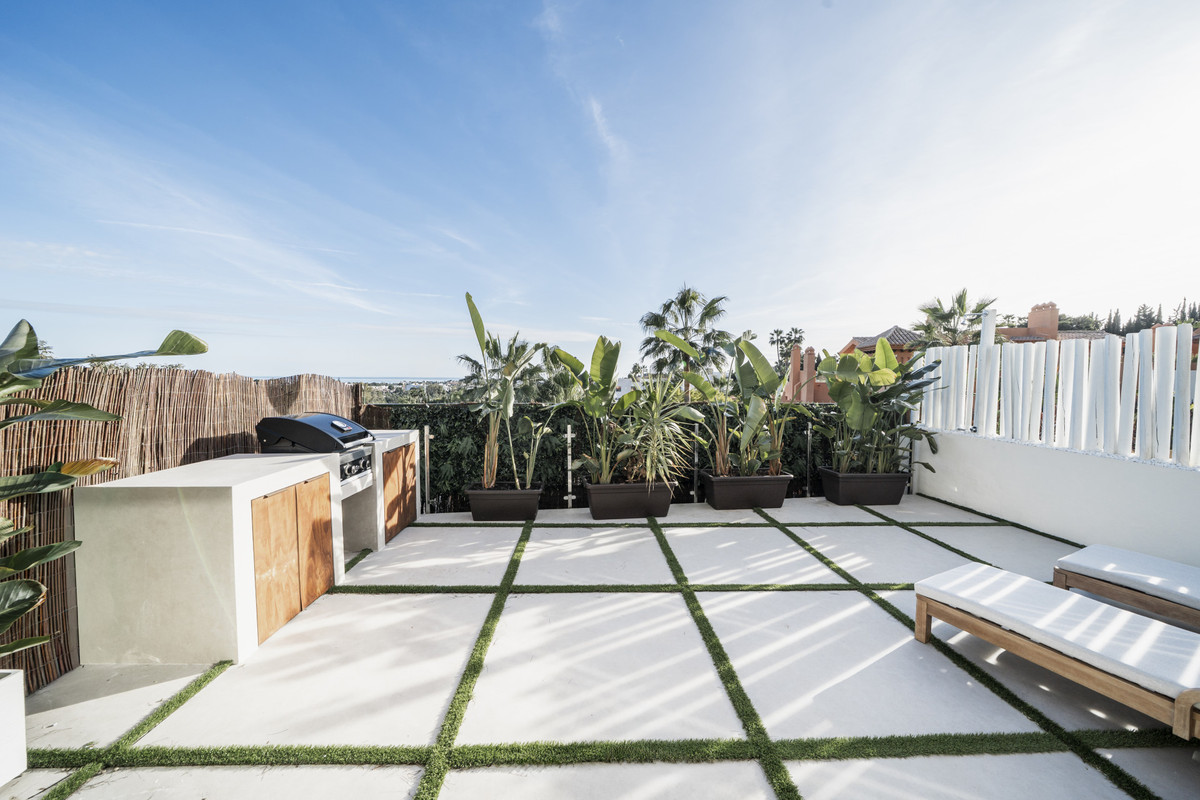 3 Bed Apartment for sale in Nueva Andalucía Costa Del Sol, Málaga, Spain