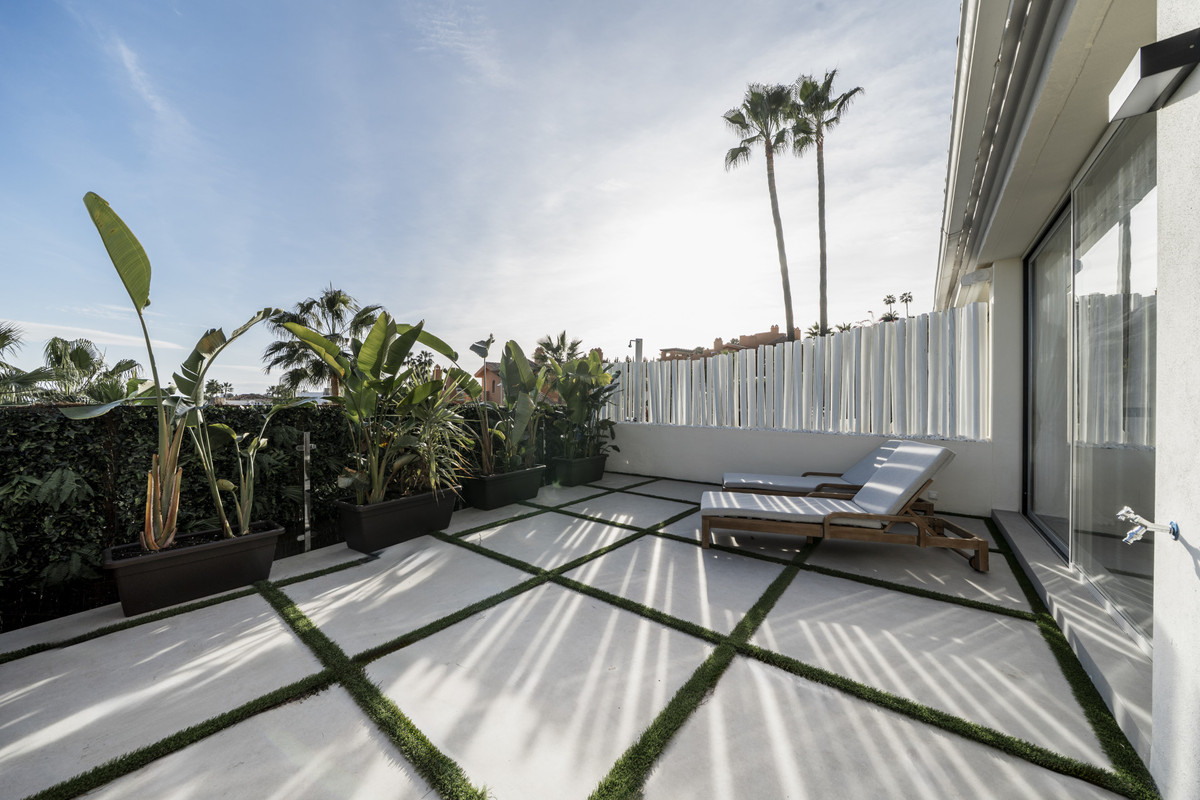 3 Bed Apartment for sale in Nueva Andalucía Costa Del Sol, Málaga, Spain