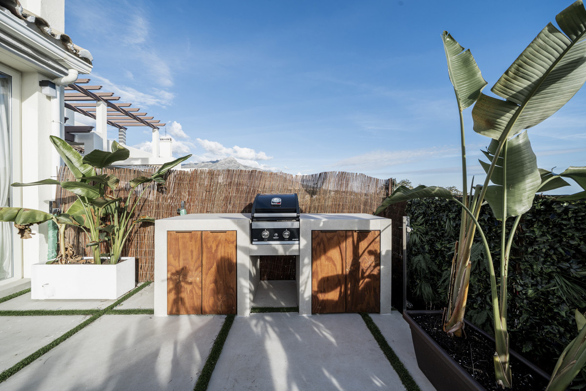 3 Bed Apartment for sale in Nueva Andalucía Costa Del Sol, Málaga, Spain