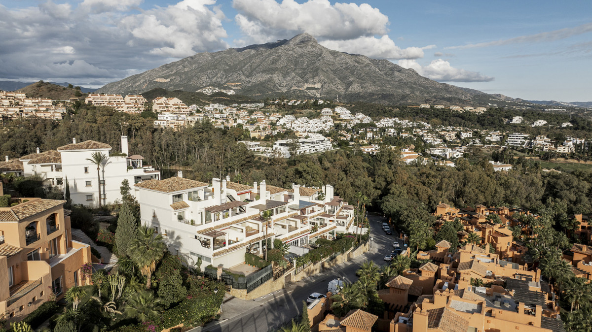 3 Bed Apartment for sale in Nueva Andalucía Costa Del Sol, Málaga, Spain