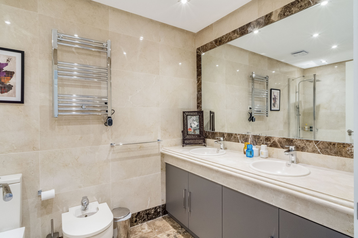 4 Bed Townhouse for sale in Estepona Costa Del Sol, Málaga, Spain