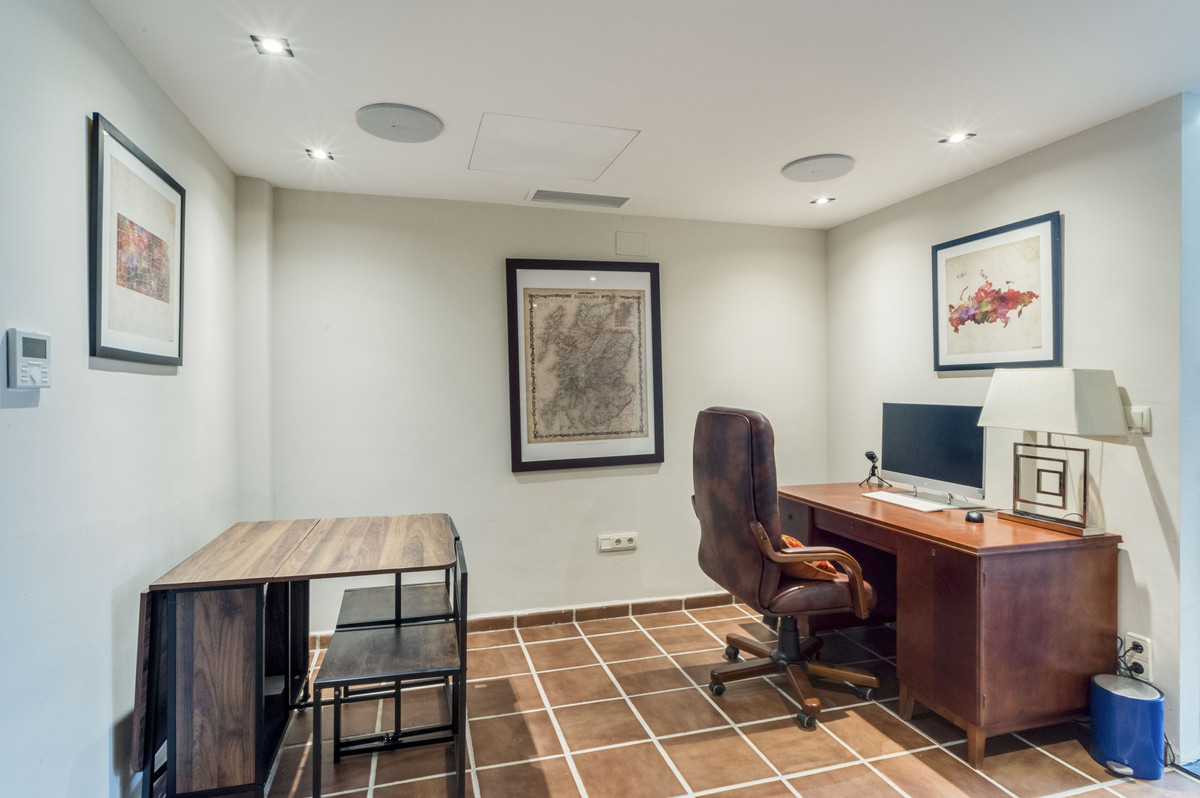 4 Bed Townhouse for sale in Estepona Costa Del Sol, Málaga, Spain