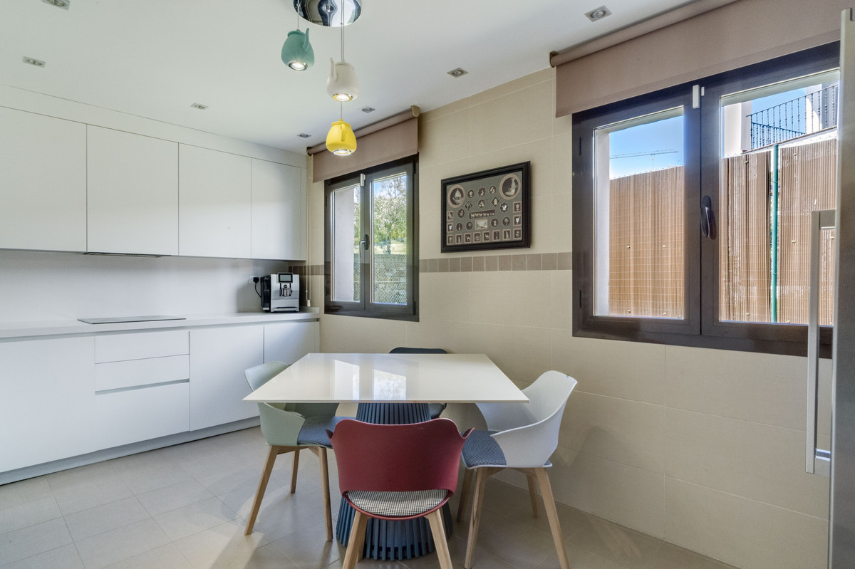 4 Bed Townhouse for sale in Estepona Costa Del Sol, Málaga, Spain