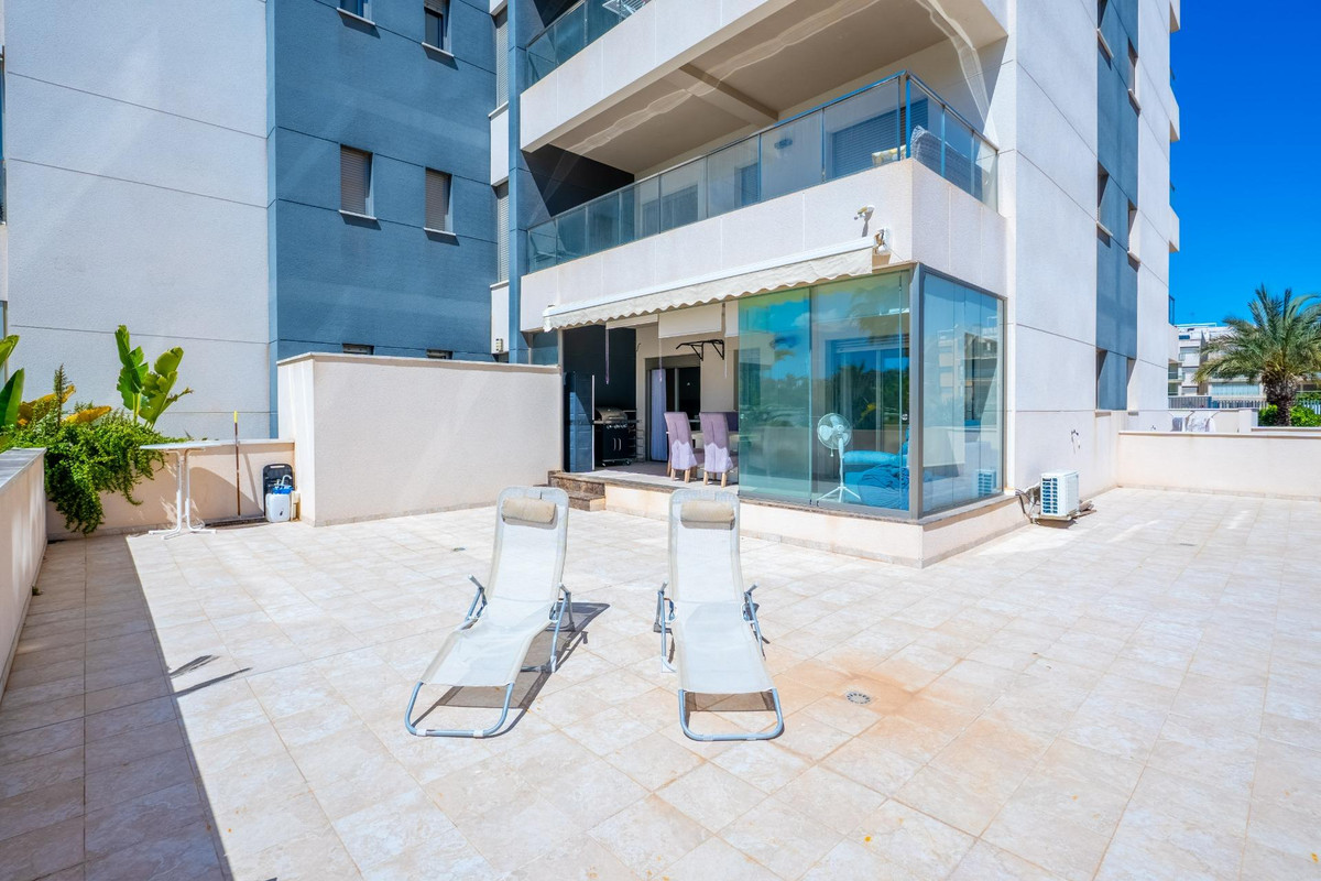 Se vende Apartamento Planta Baja de 3 dormitorios en Costa Blanca, Alicante, España