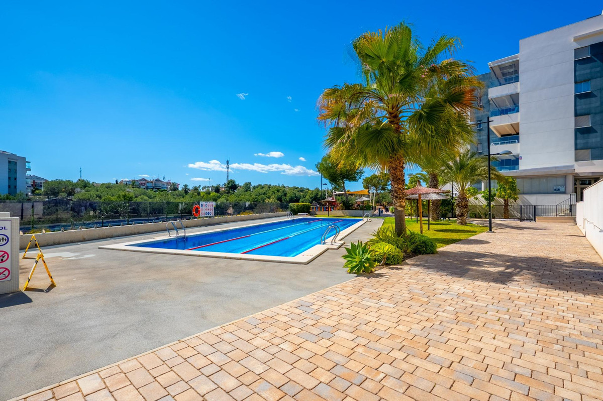 Se vende Apartamento Planta Baja de 3 dormitorios en Costa Blanca, Alicante, España