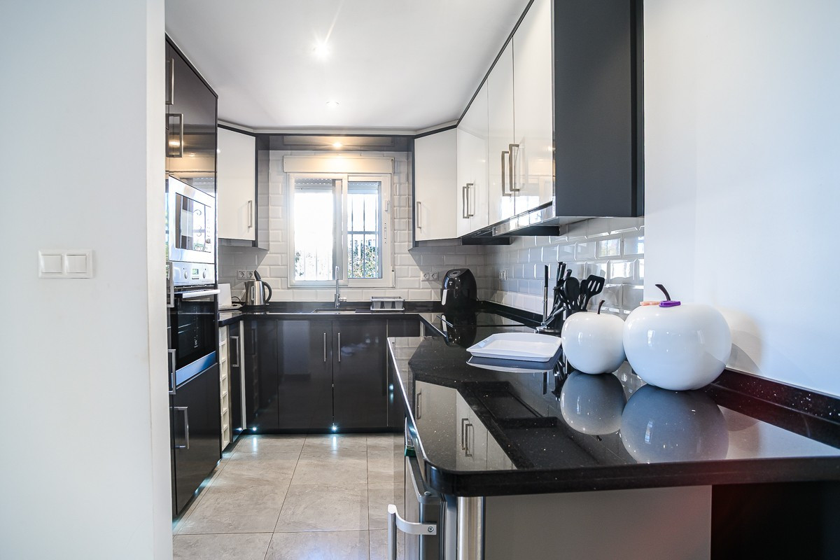 3 Bed Townhouse for sale in Algorfa Costa Blanca, Alicante, Spain