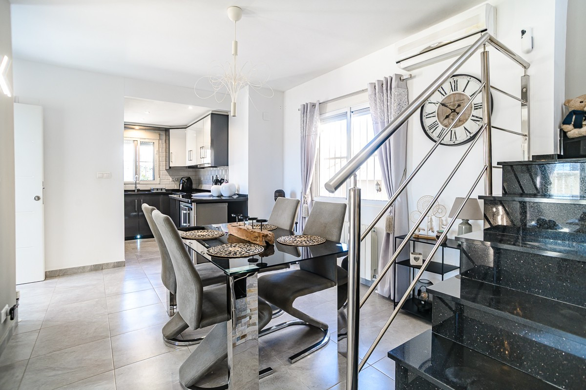 3 Bed Townhouse for sale in Algorfa Costa Blanca, Alicante, Spain
