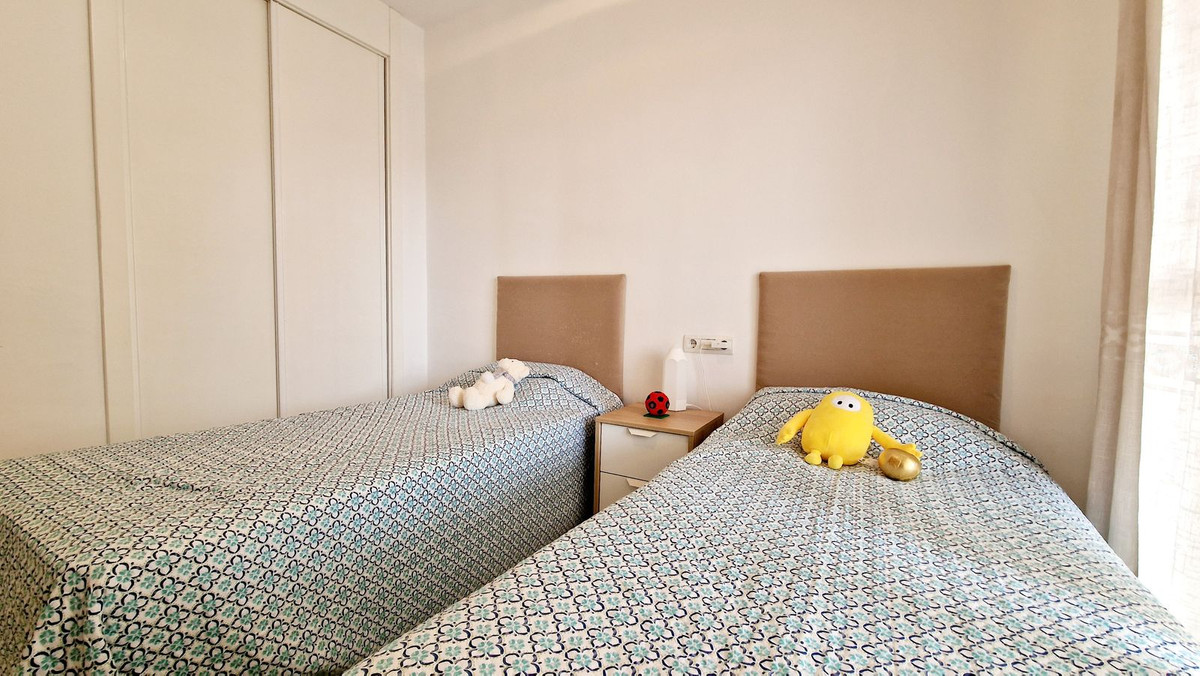 Se vende Apartamento Planta Media de 2 dormitorios en Costa Del Sol, Málaga, España