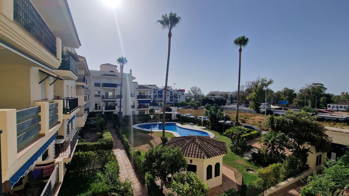 Se vende Apartamento Planta Media de 2 dormitorios en Costa Del Sol, Málaga, España