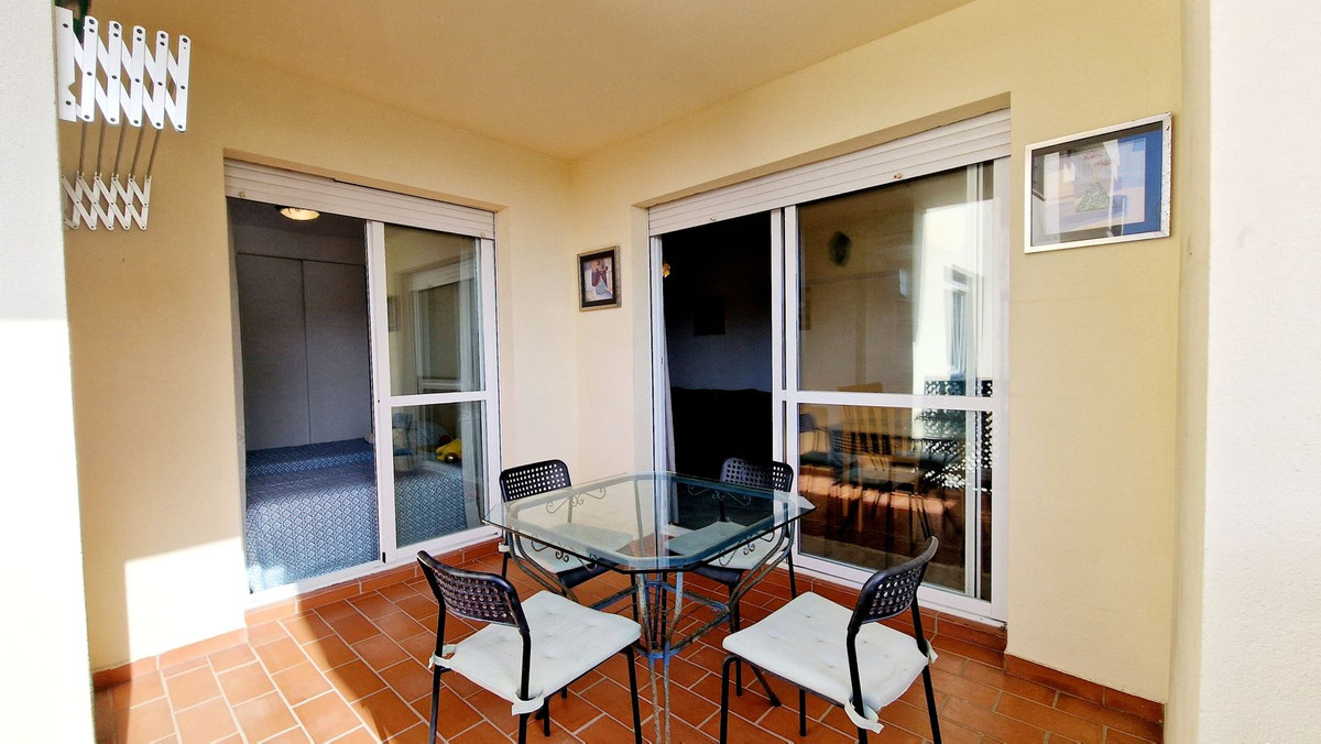 Se vende Apartamento Planta Media de 2 dormitorios en Costa Del Sol, Málaga, España