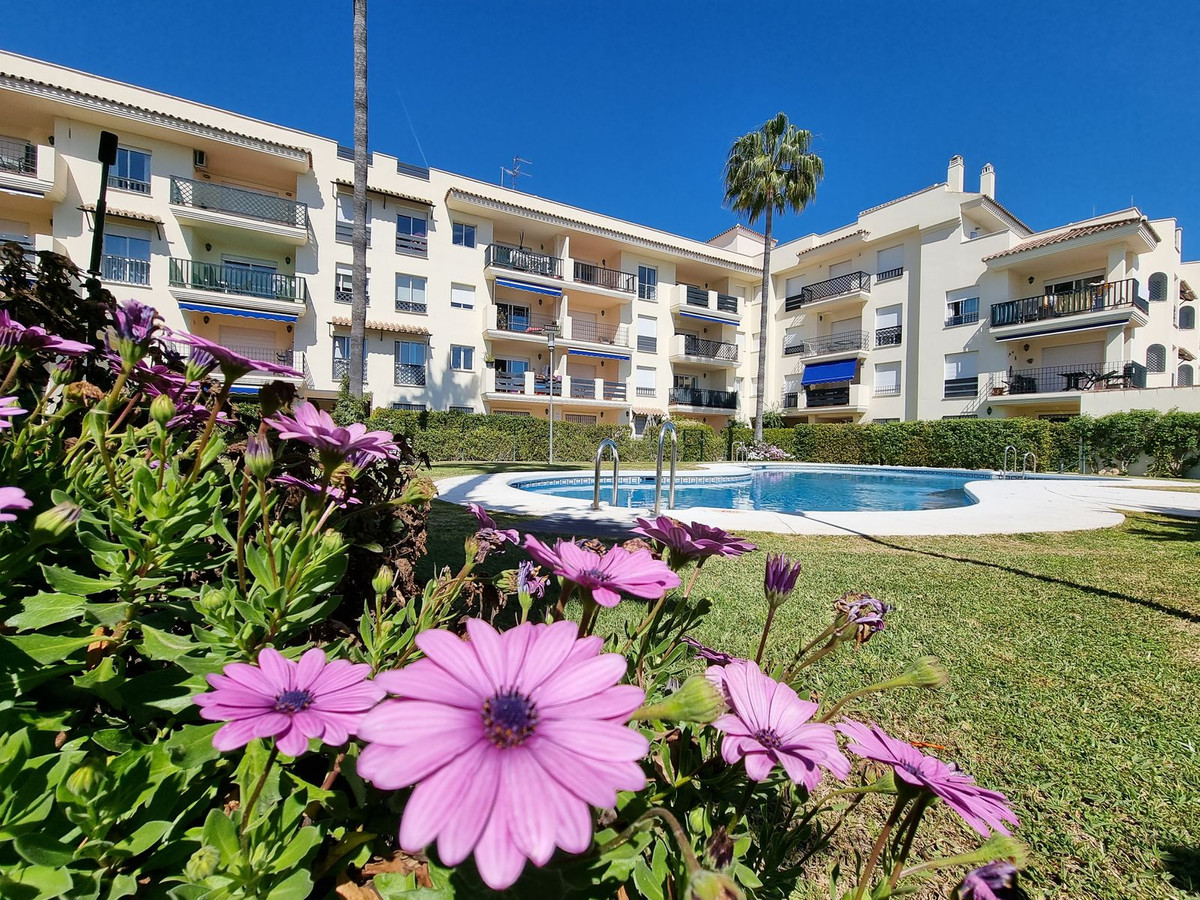 Se vende Apartamento Planta Media de 2 dormitorios en Costa Del Sol, Málaga, España