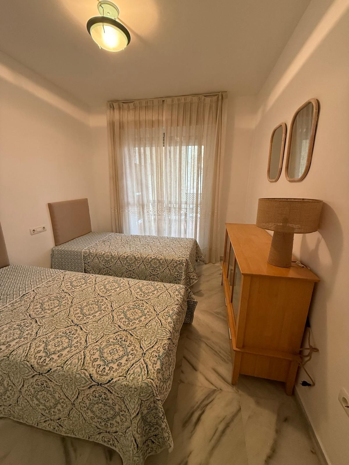 Se vende Apartamento Planta Media de 2 dormitorios en Costa Del Sol, Málaga, España