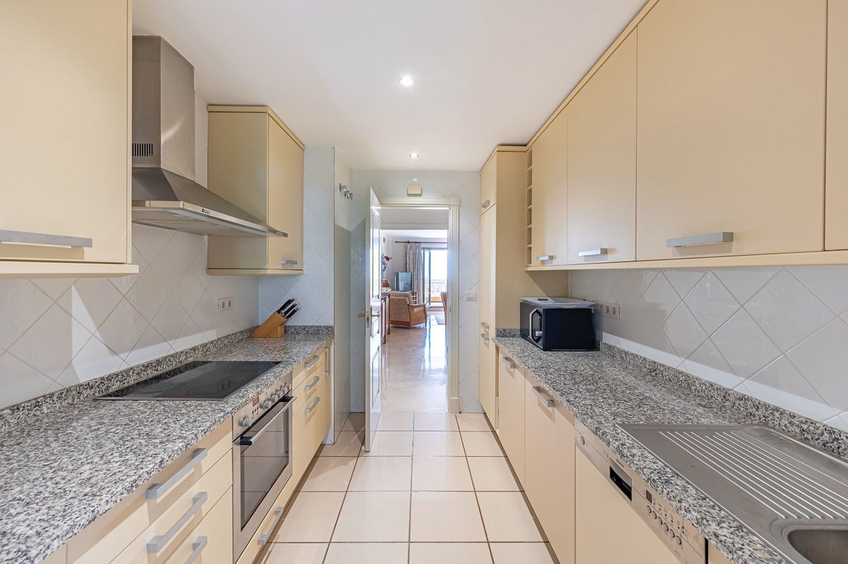 2 Bed Apartment for sale in El Paraiso Costa Del Sol, Málaga, Spain