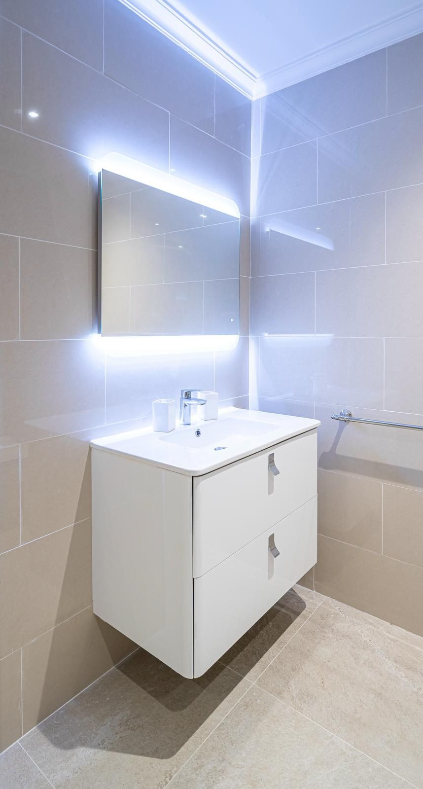 2 Bed Apartment for sale in El Paraiso Costa Del Sol, Málaga, Spain