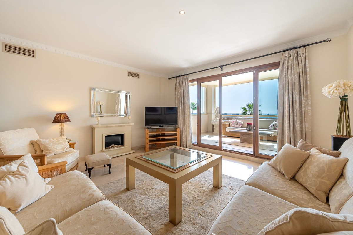 2 Bed Apartment for sale in El Paraiso Costa Del Sol, Málaga, Spain