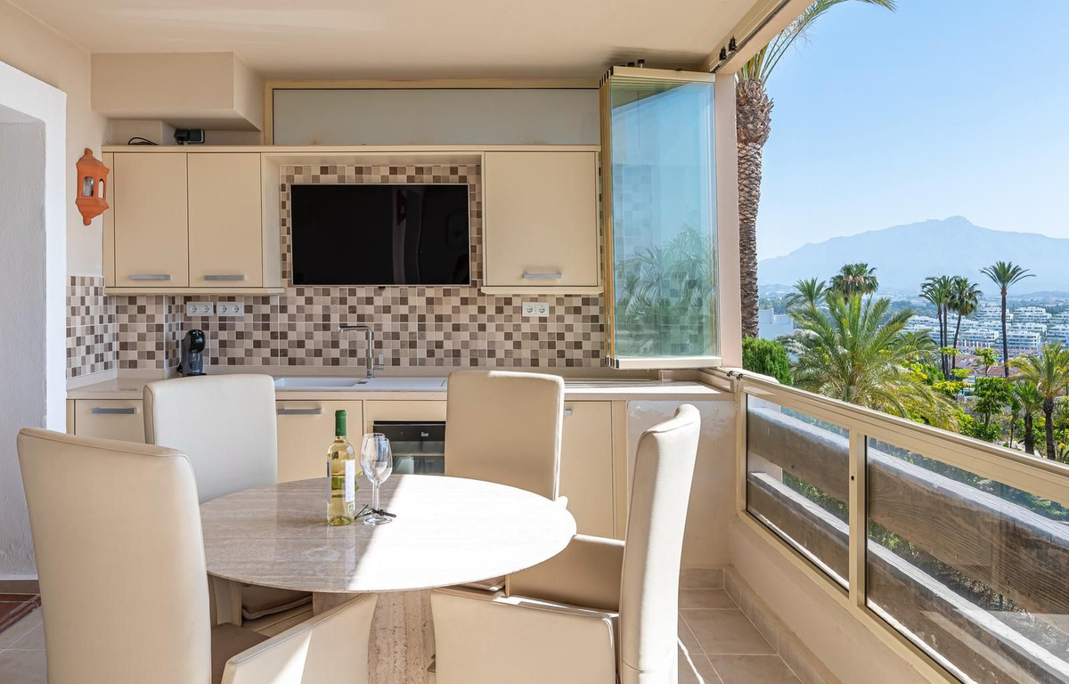 2 Bed Apartment for sale in El Paraiso Costa Del Sol, Málaga, Spain