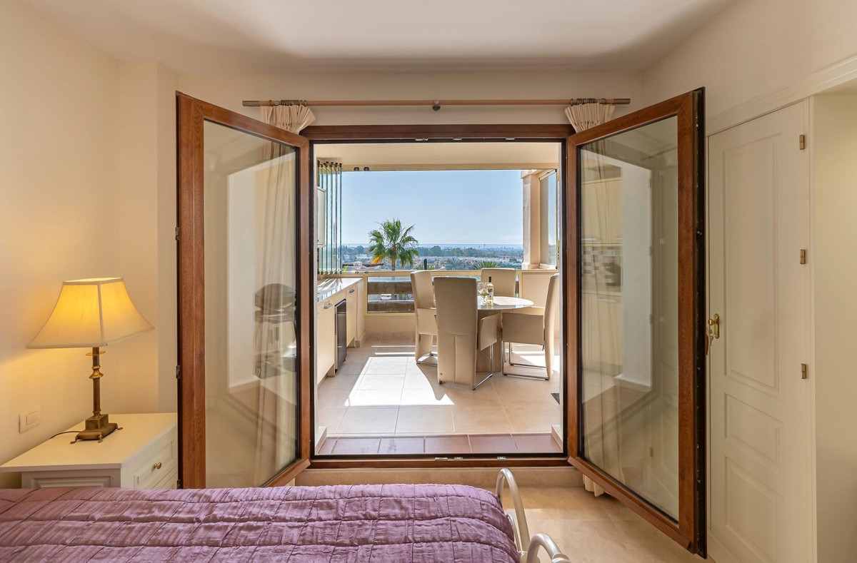 2 Bed Apartment for sale in El Paraiso Costa Del Sol, Málaga, Spain