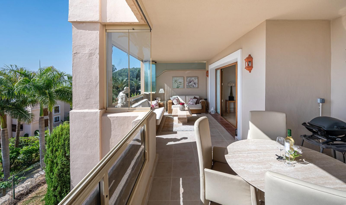 2 Bed Apartment for sale in El Paraiso Costa Del Sol, Málaga, Spain