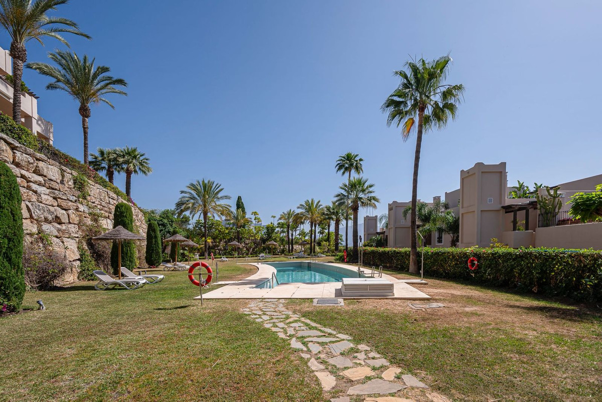 2 Bed Apartment for sale in El Paraiso Costa Del Sol, Málaga, Spain