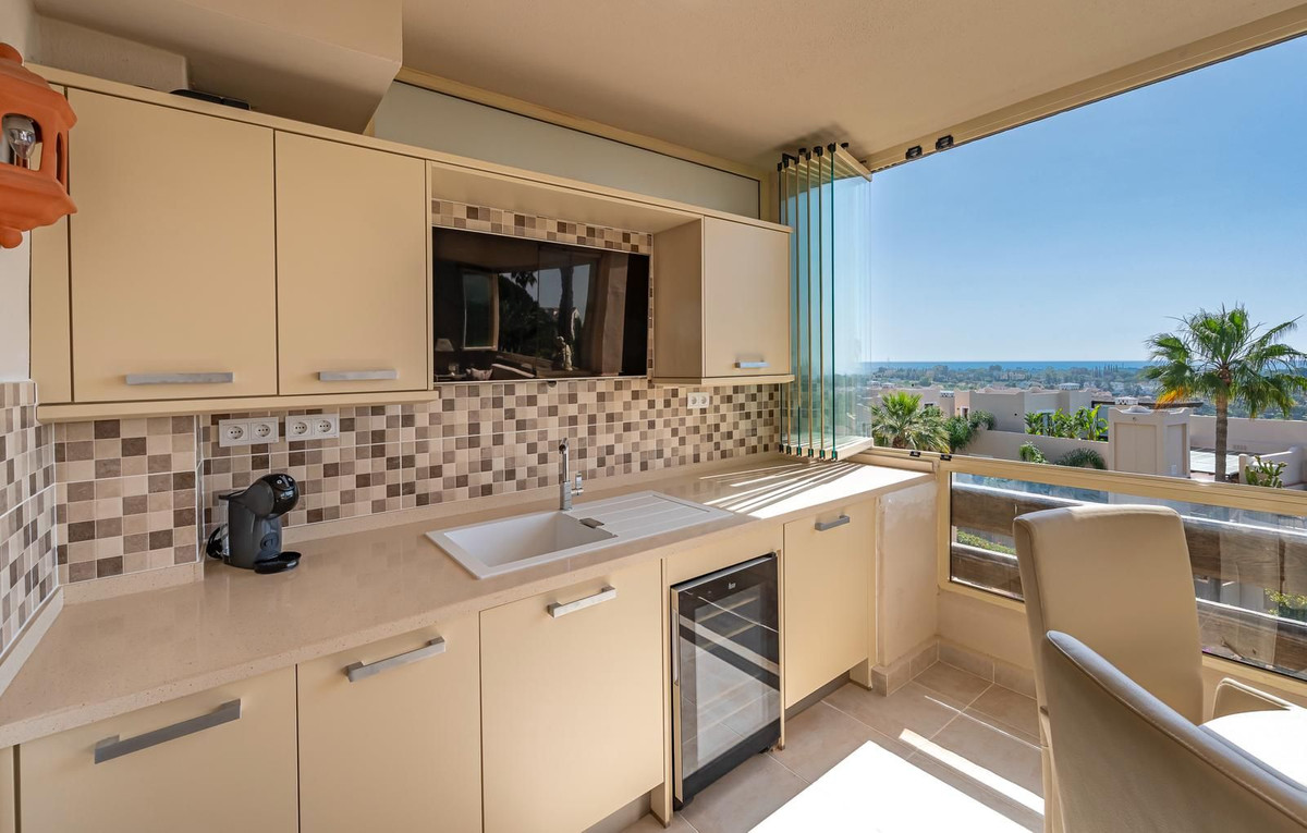 2 Bed Apartment for sale in El Paraiso Costa Del Sol, Málaga, Spain