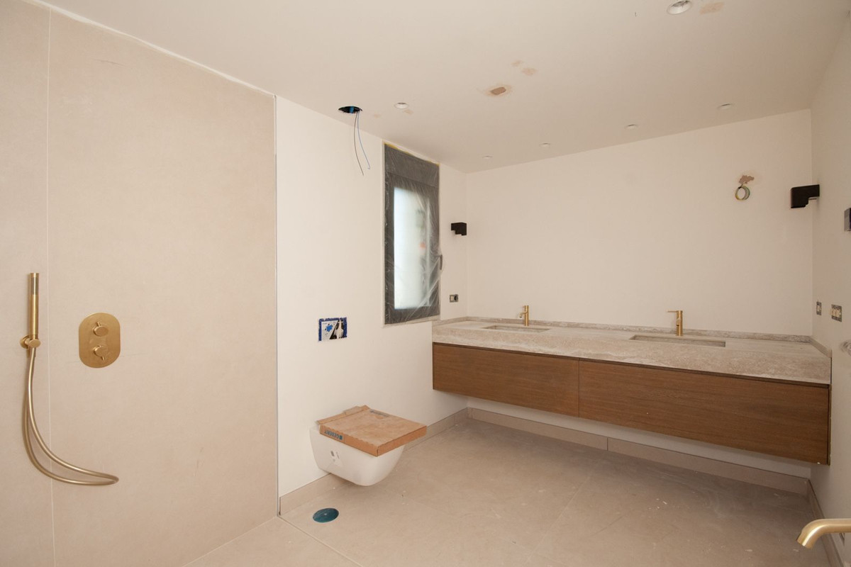 Se vende Villa - Chalet de 4 dormitorios en Costa Del Sol, Málaga, España