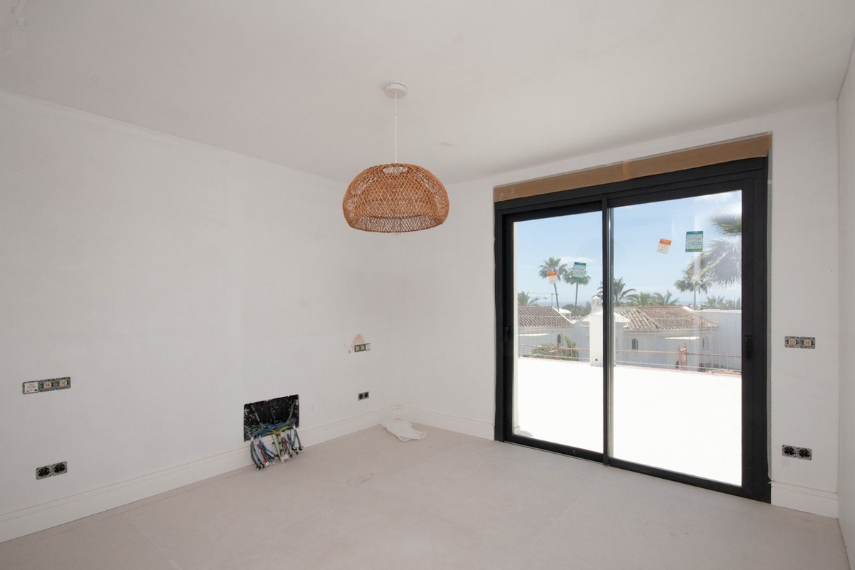 Se vende Villa - Chalet de 4 dormitorios en Costa Del Sol, Málaga, España