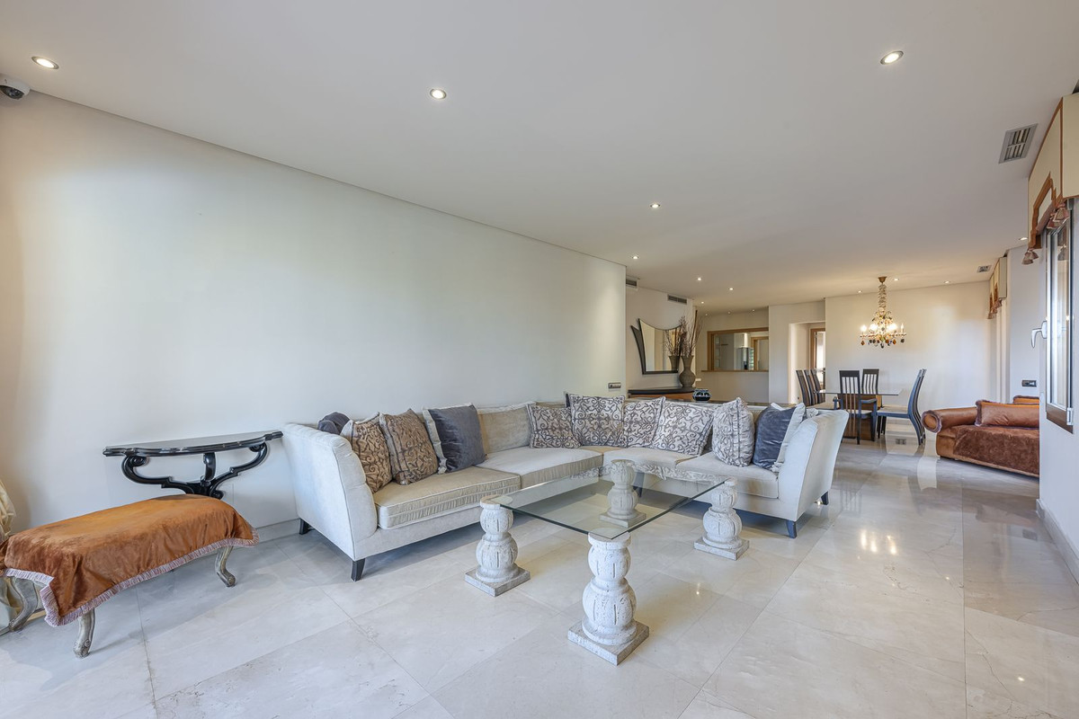 Se vende Apartamento Planta Media de 2 dormitorios en Costa Del Sol, Málaga, España