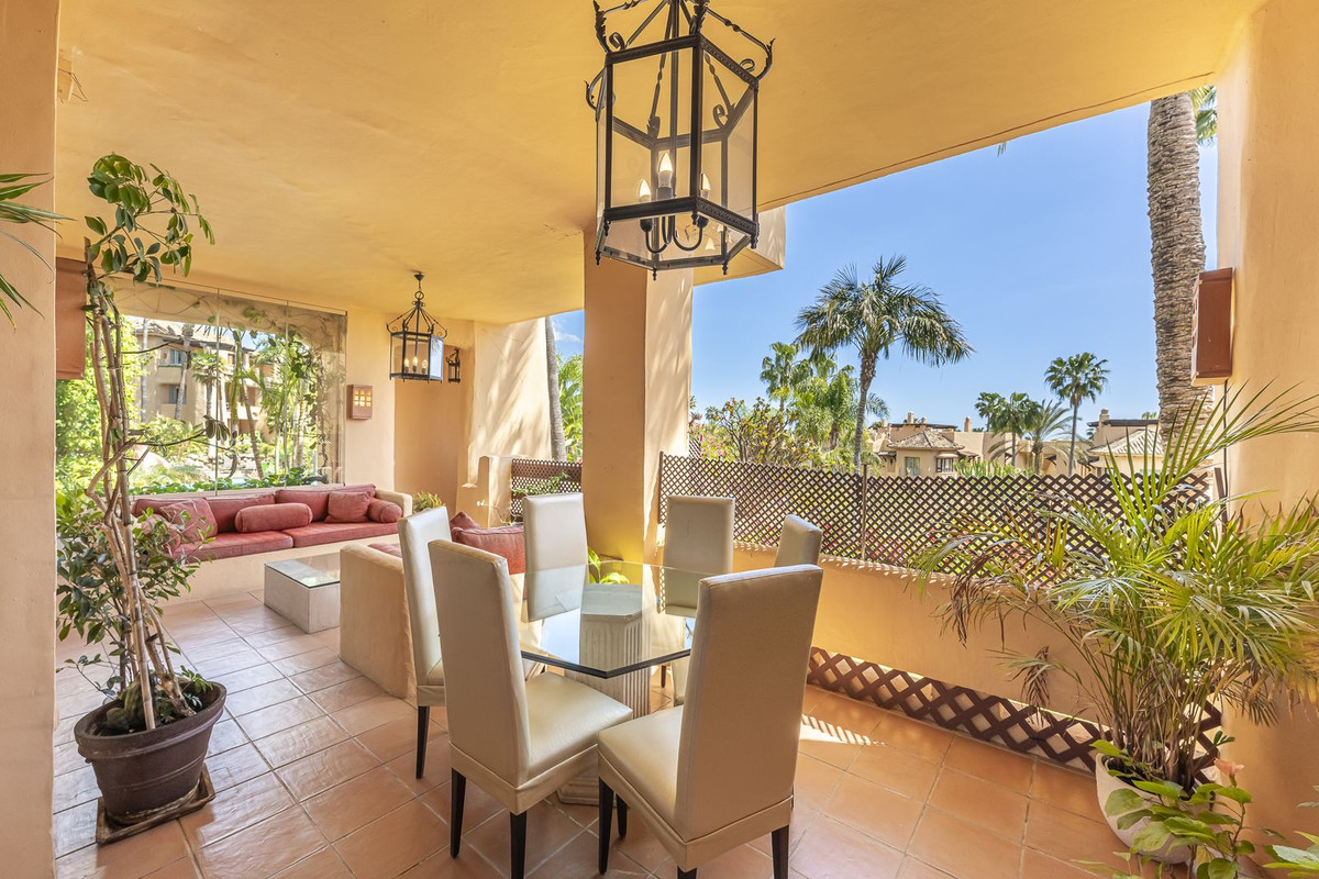Se vende Apartamento Planta Media de 2 dormitorios en Costa Del Sol, Málaga, España