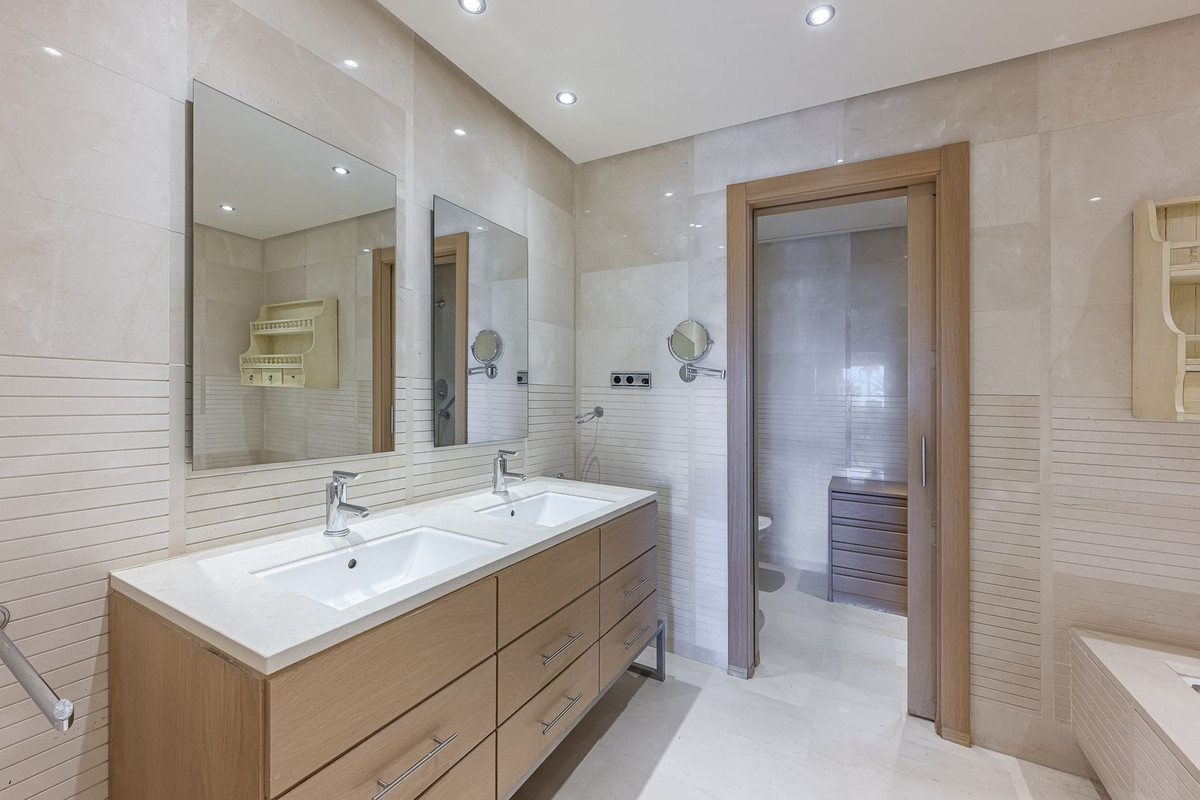 Se vende Apartamento Planta Media de 2 dormitorios en Costa Del Sol, Málaga, España