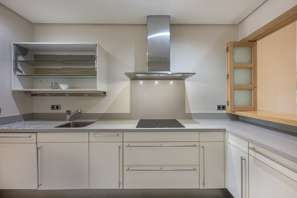 Se vende Apartamento Planta Media de 2 dormitorios en Costa Del Sol, Málaga, España