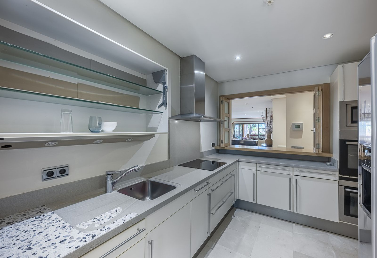 Se vende Apartamento Planta Media de 2 dormitorios en Costa Del Sol, Málaga, España
