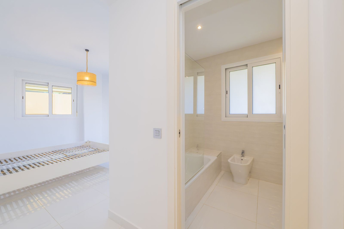 3 Bed Apartment for sale in Marbella Costa Del Sol, Málaga, Spain