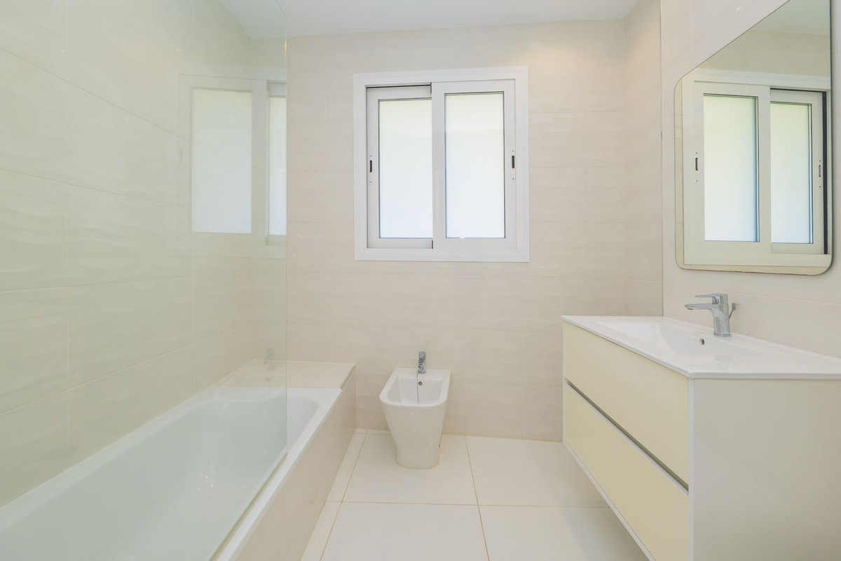 3 Bed Apartment for sale in Marbella Costa Del Sol, Málaga, Spain