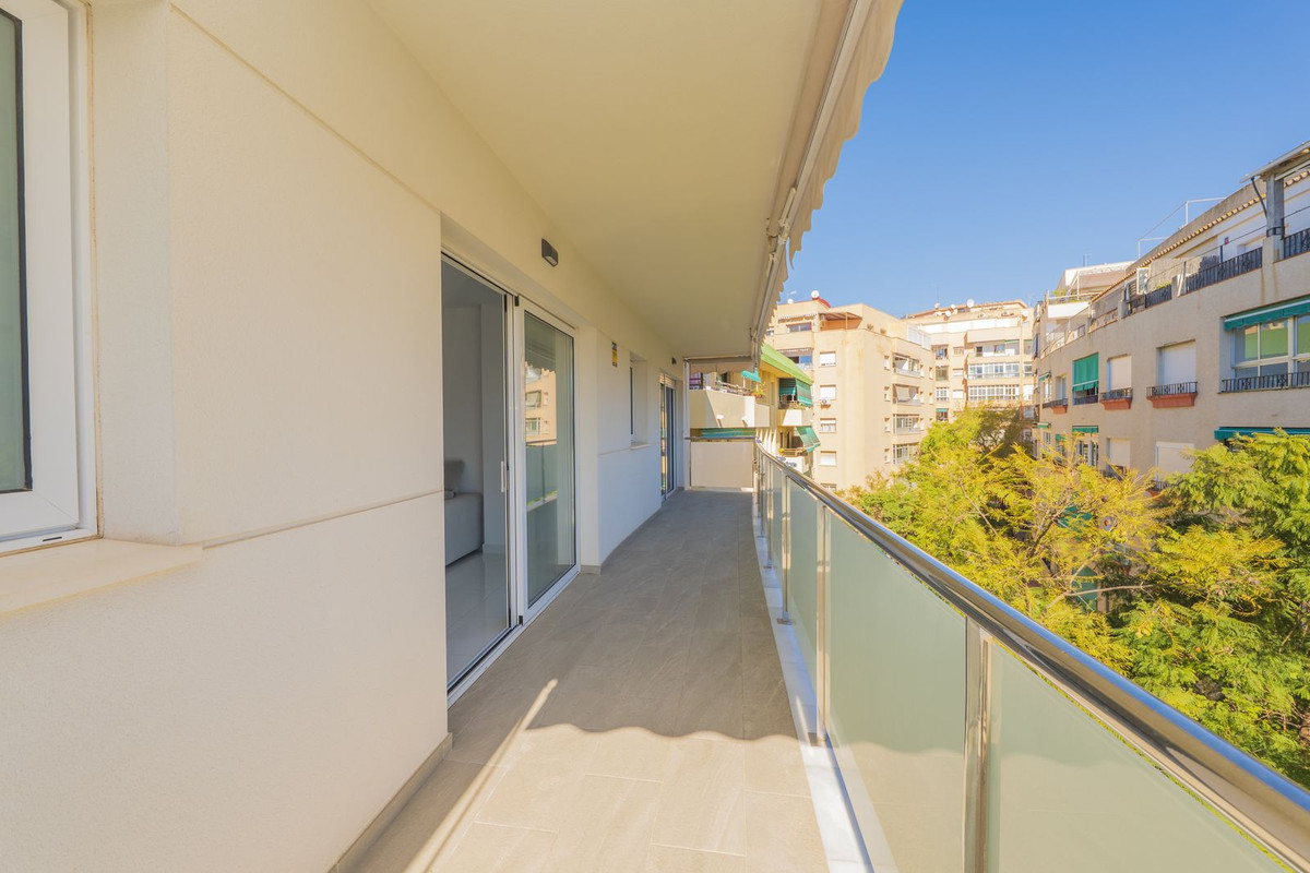 3 Bed Apartment for sale in Marbella Costa Del Sol, Málaga, Spain