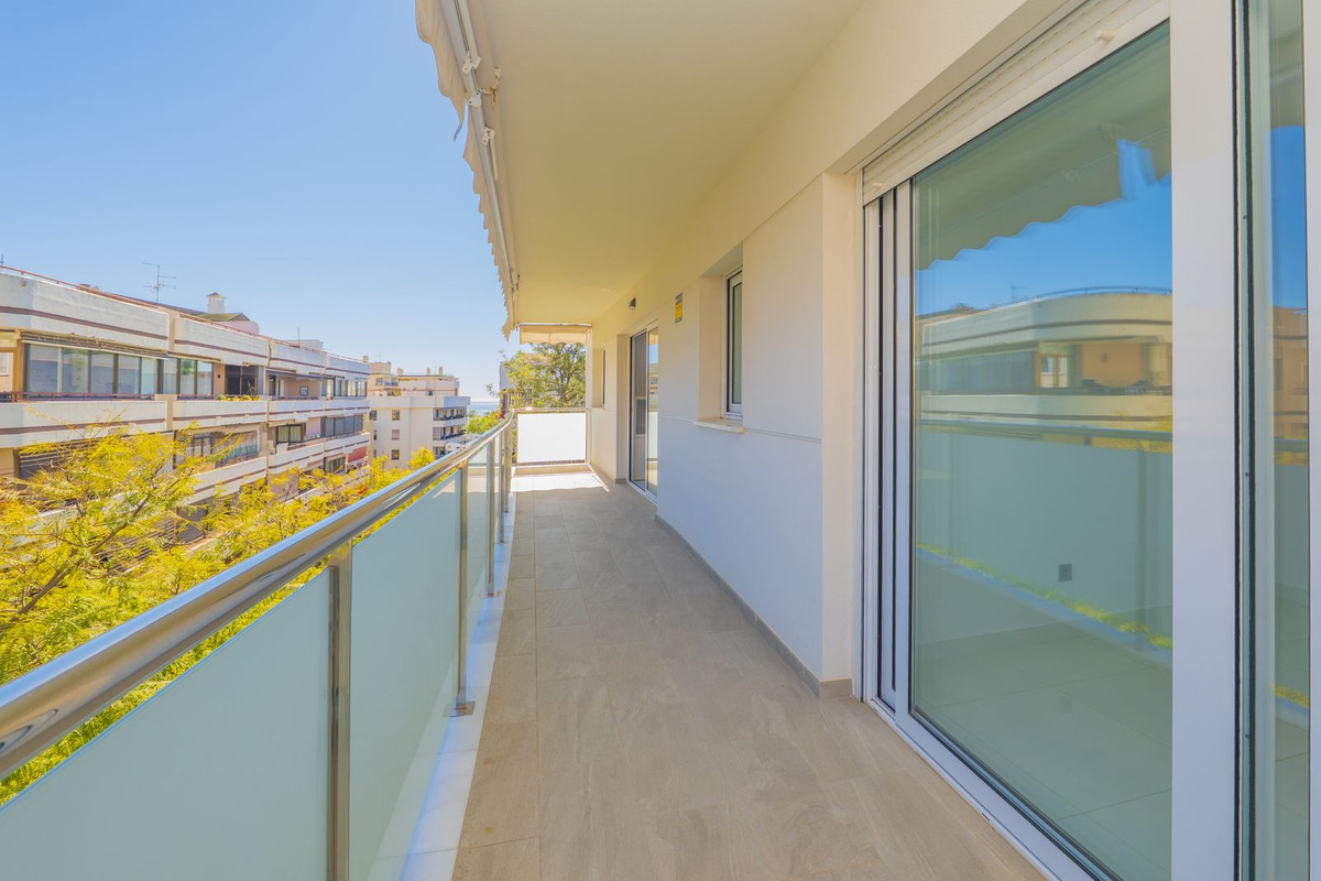 3 Bed Apartment for sale in Marbella Costa Del Sol, Málaga, Spain