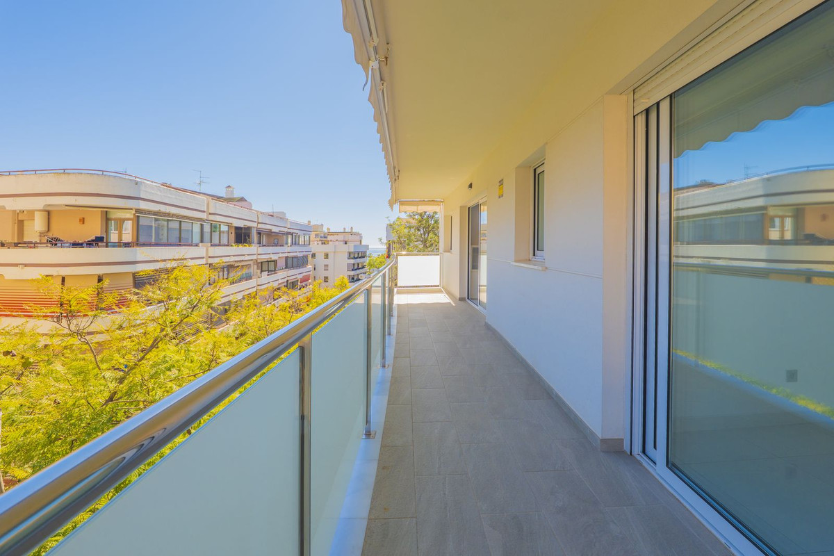3 Bed Apartment for sale in Marbella Costa Del Sol, Málaga, Spain