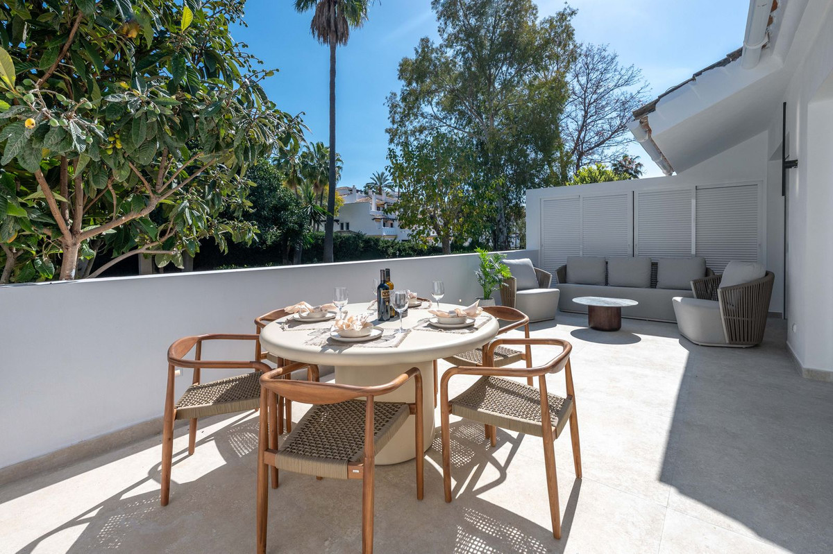 3 Bed Apartment for sale in Nueva Andalucía Costa Del Sol, Málaga, Spain
