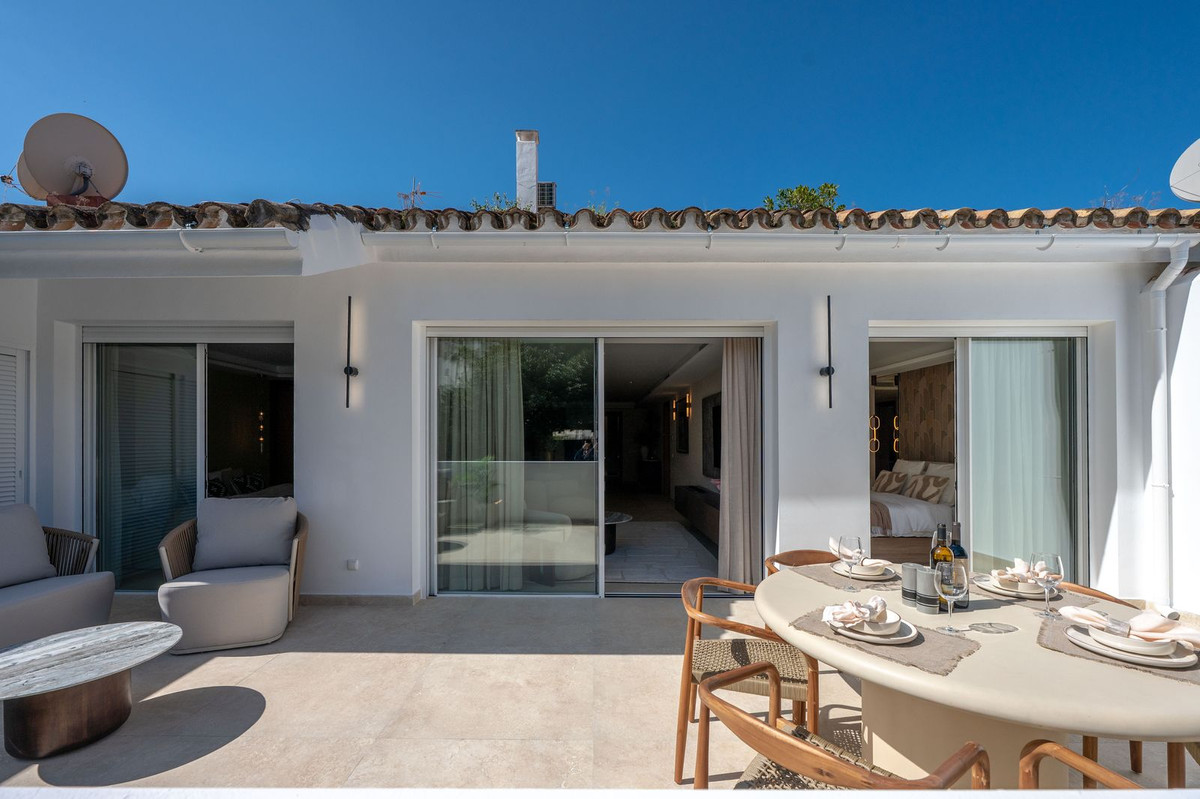 3 Bed Apartment for sale in Nueva Andalucía Costa Del Sol, Málaga, Spain