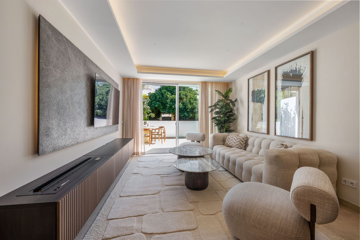 3 Bed Apartment for sale in Nueva Andalucía Costa Del Sol, Málaga, Spain
