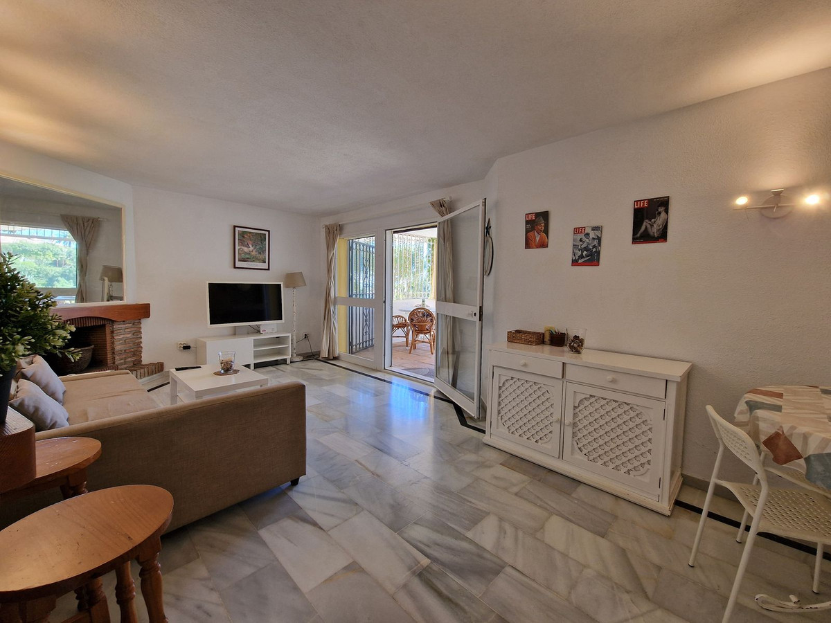 2 Bed Apartment for sale in Calahonda Costa Del Sol, Málaga, Spain