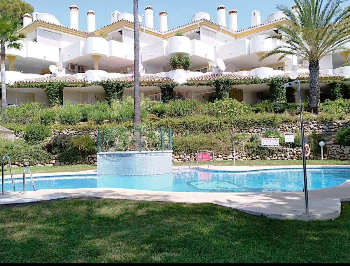 2 Bed Apartment for sale in Calahonda Costa Del Sol, Málaga, Spain