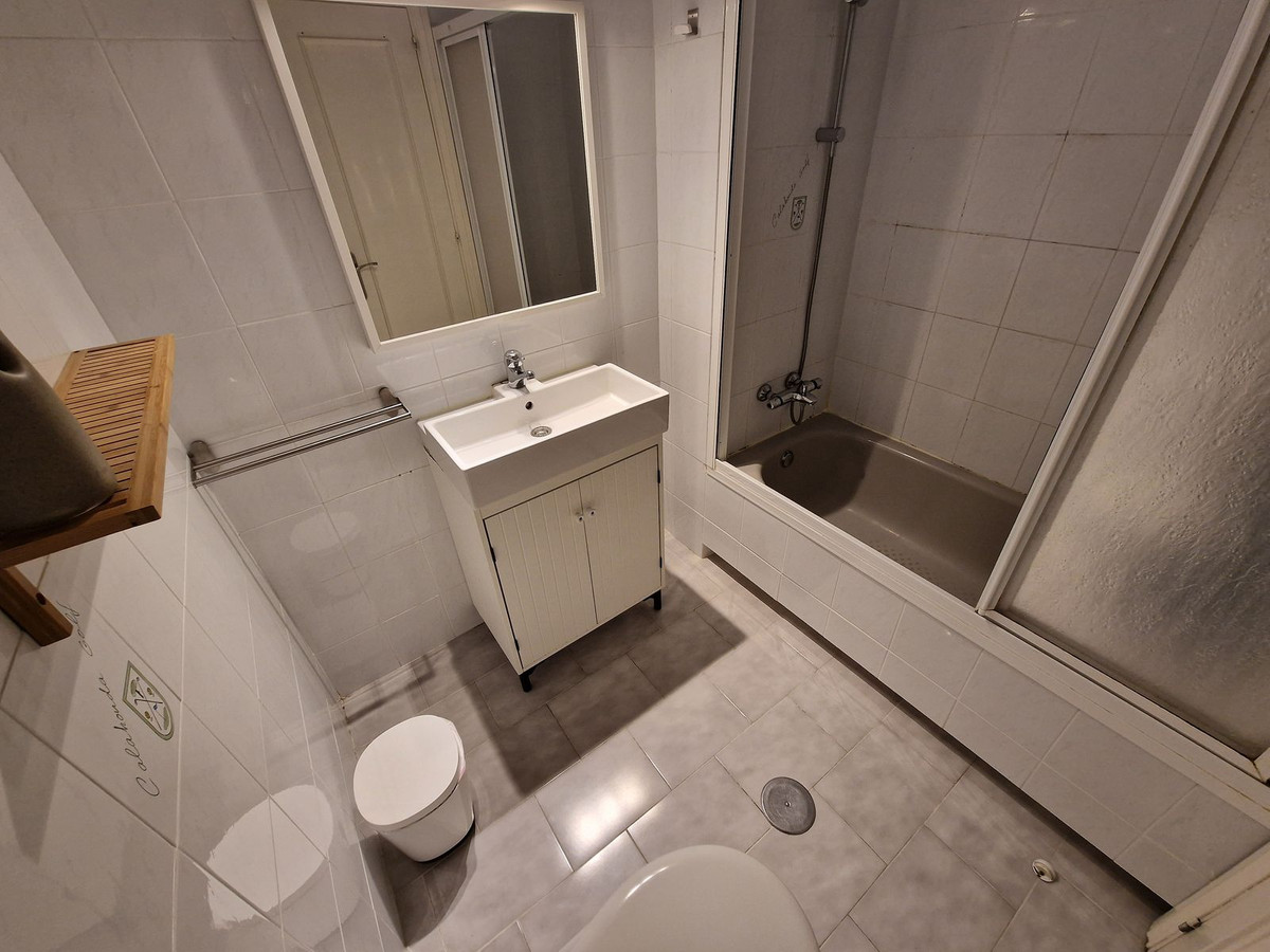 2 Bed Apartment for sale in Calahonda Costa Del Sol, Málaga, Spain