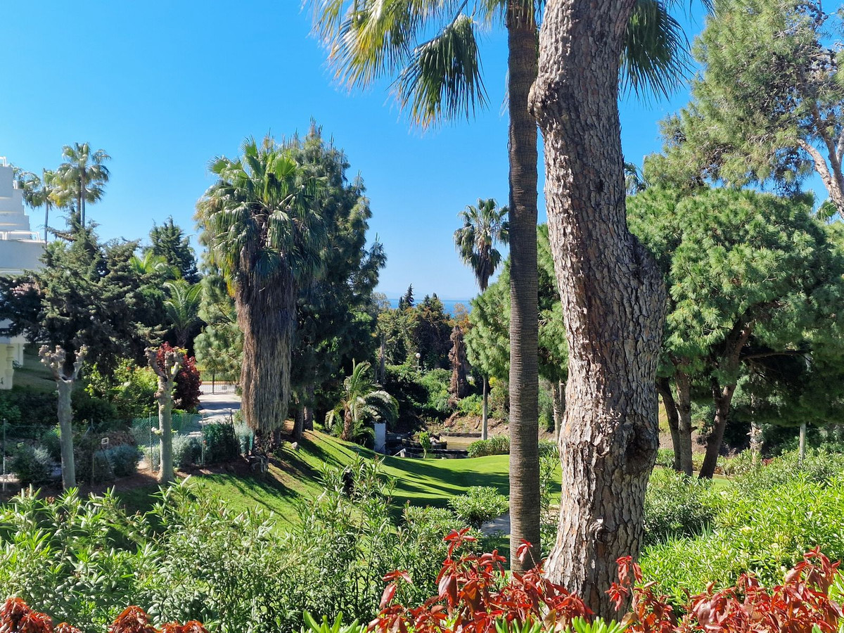 2 Bed Apartment for sale in Calahonda Costa Del Sol, Málaga, Spain